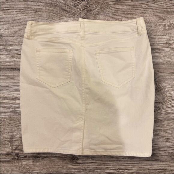 Old Navy Womens Size 10 White Back Slit Denim Jean Skirt Double Button, Pockets - Picture 3 of 7
